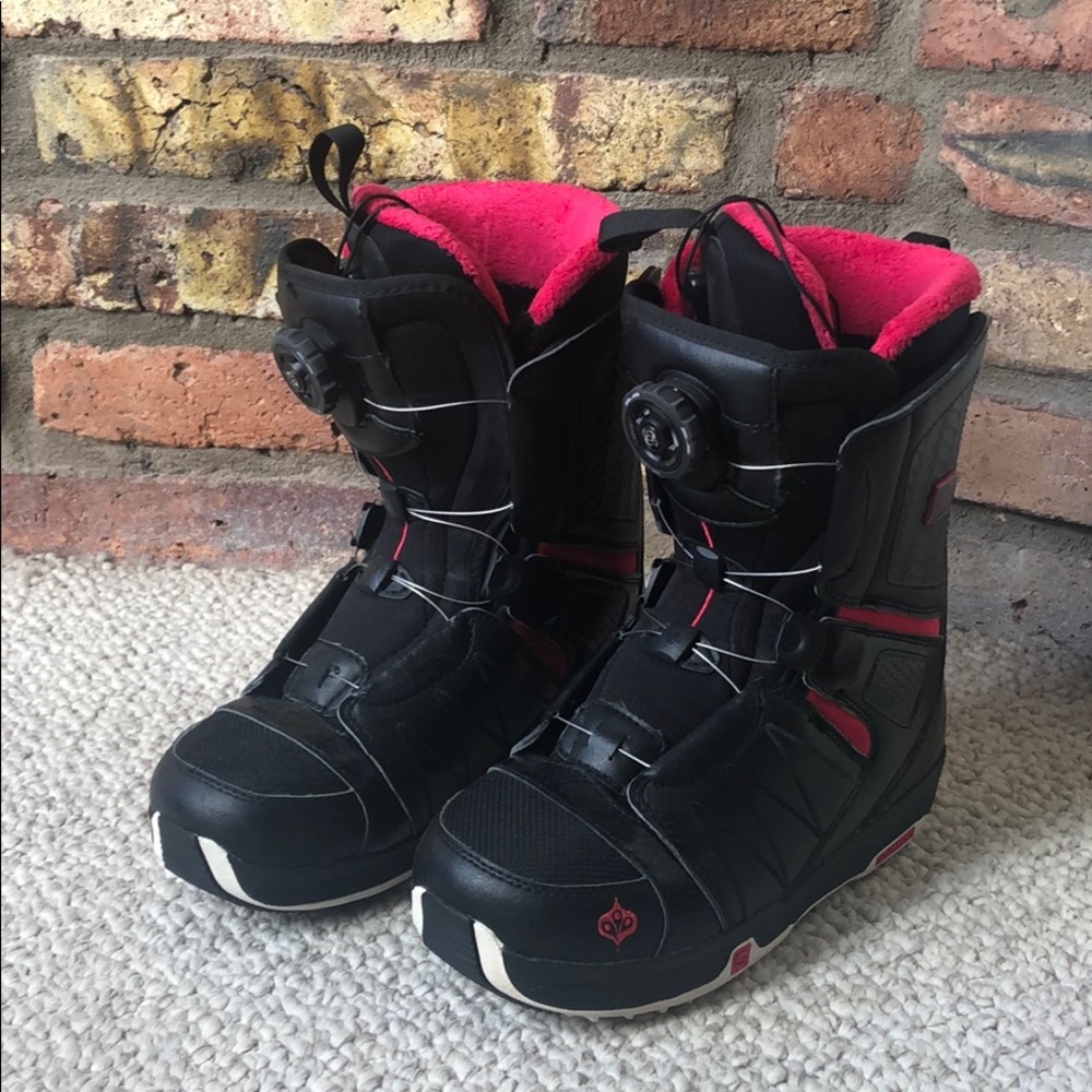 Salomon Women’s Snowboarding Boots Size 6- Pearl